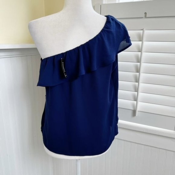 Express NWT Blue & White Floral Embroidered One Shoulder Blouse Size Small - Picture 2 of 7